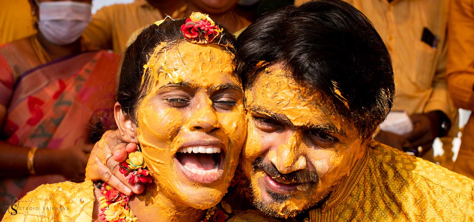 Garlands, gold and a first look